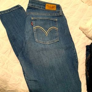 Woman’s Levi’s size 13 legging jeans